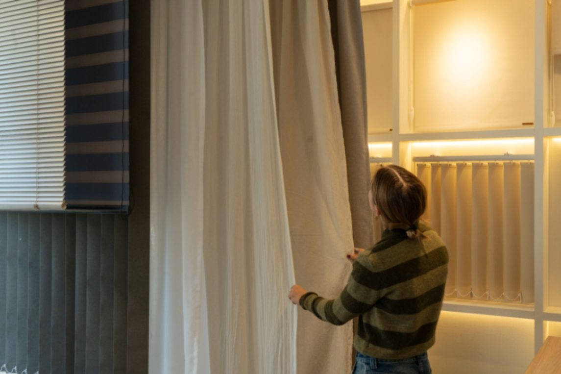 Ambiente con cortinas traslúcidas de Dcortinas